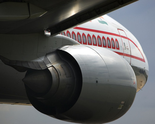 Service tax department freezes accounts of Air India and Kingfisher