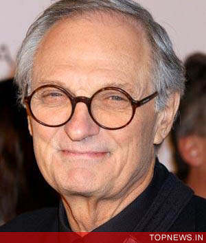 Alan Alda auctioning ‘M*A*S*H’ memorabilia for military heroes