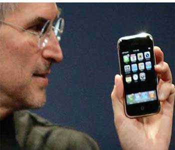 Steve Jobs Unveils ‘iPhone 4’