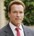 Schwarzenegger offers to help "scrawny" Obama bulk up 