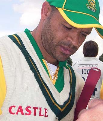 Prince clashes with de Villiers, Harris before Cape Town Test