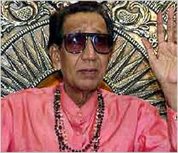 Shiv Sena men would have made 'tandoori' of Azmi: Bal Thackeray