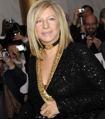 Streisand sprains thumbs giving De Niro massage in film sceneStreisand sprains thumbs giving De Niro massage in film scene