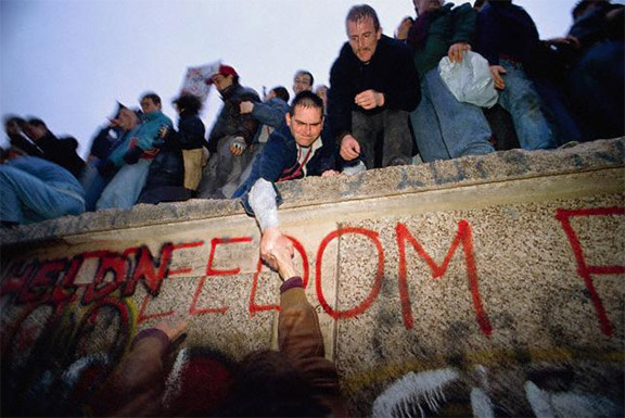 Rome marks fall of Berlin Wall on Spanish Steps