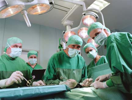 Oz surgeon faces group suit over ‘botched surgeries’