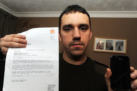 Essex builder Chris Bovis sent £19,000 iPhone bill by Orange