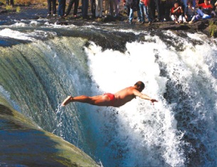 Chinese diver sets world record in waterfall diving