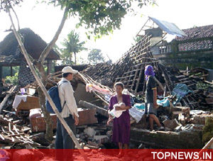 Powerful quake kills one, destroys dozens of homes
