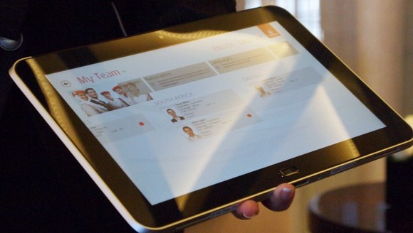 Emirates Airline to hand out Windows 8 tablets to flight crew