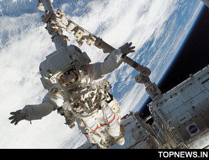 Endeavour astronauts begin first spacewalk 