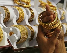 Gold futures fell to Rs 25,650 per 10 gm