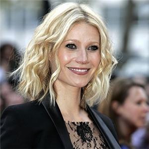 Gwyneth Paltrow auctions off clothes for New York charity