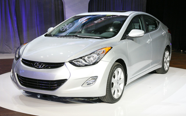 Hyundai Motor launches fluidic 2012 Elantra in India