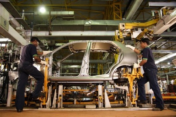 Manufacturing output may drop further