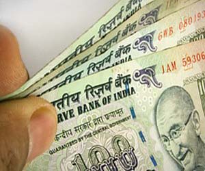 Rupee Down By 17 Paise To End At 46.85 Vs Dollar