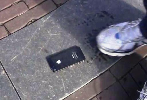 Dutch pranksters superglue iPhone 5 to Amsterdam sidewalk