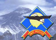 Kashmir cop scales Everest