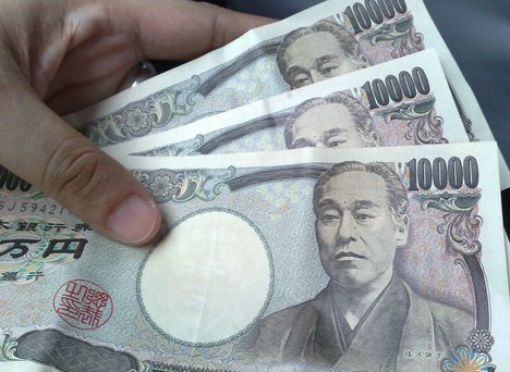 Japanese Yen falls to 101.20 to the dollar