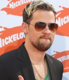 Joel Madden vows not to shave until 2010