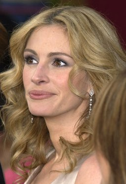 Red carpet is terrifying, says Julia Roberts