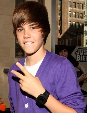 Who Teaches Justin Bieber The Various Ways Of Flirting?