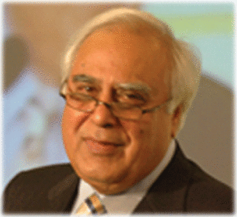 Sibal agrees to meet IIT faculty on Friday