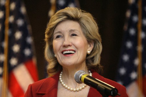 Hutchison considers run for governor