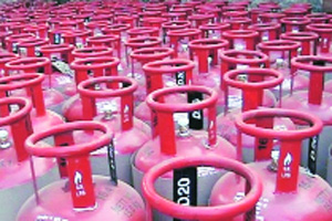 Each flat in housing societies will get 6 subsidised cylinders per year