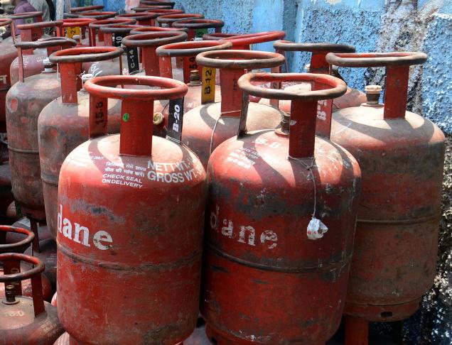 Non-subsidised LPG price cut by Rs 23.50, Jet fuel by 1.8%