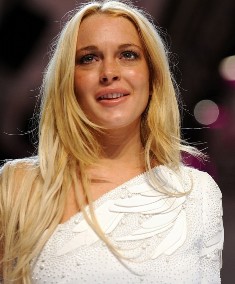 Lindsay''s fashion debut fails to impress critics