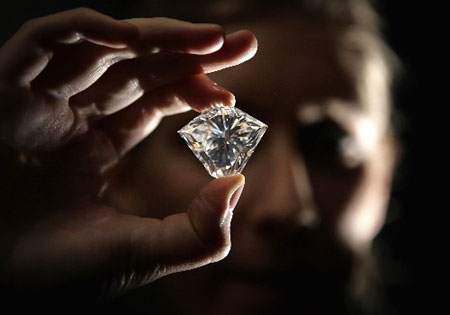 Historic diamond fetches 16 million pounds at London auction 