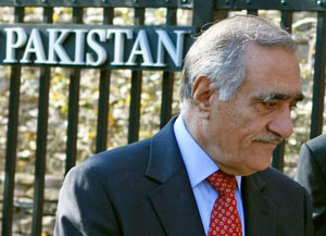 Durrani’s sacking shows Gilani is cozying up to Pak Army