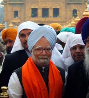 Prime Minister pays obeisance at Golden Temple