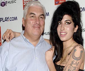 Mitch Winehouse feels late daughter's presence 