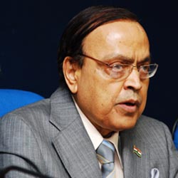 Murli Deora Unveils LPG Delivery Plan