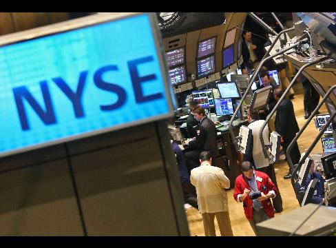 US stocks improve slightly, overshadowing poor jobs, housing report 