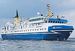 Grounded cruise ship floats free on tide in Antarctica mishap 