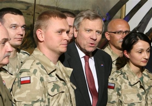 Poland to end draft, professionalize army by 2010 