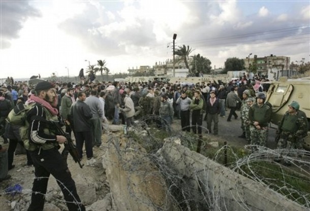 Three Palestinians killed as Gaza smuggling tunnel collapses 