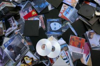 Police Seizes 7,500 Pirated Discs Across Mumbai