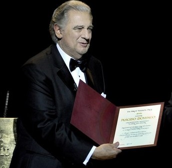 Tenor Placido Domingo wins opera gong