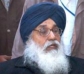 Punjab CM Badal asks Maharashtra CM to arrest Baba Ram Rahim