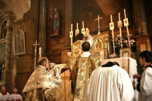 Catholic churches adopt new English translation of ‘Roman Missal’