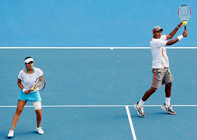 Sania-Bhupathi cruise into Australian Open finals