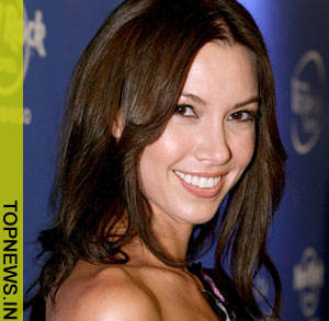 Sarah Larson grinds with a dozen guys at Sundance Film Festival