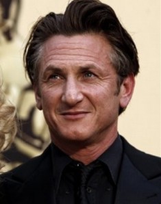 Hollywood cameraman may sue Sean Penn for assault