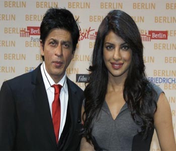Shah Rukh promotes Priyanka's film!