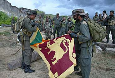 Lankan forces in no hurry to corner LTTE in safe zone