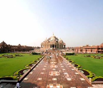 Sunny, clear Thursday in Delhi