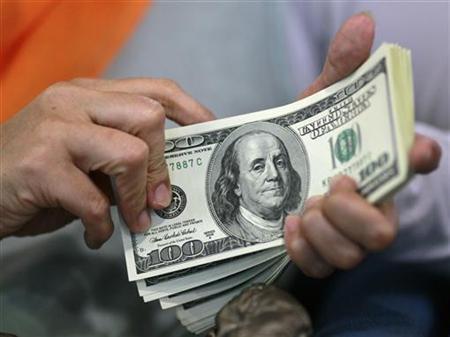 Dollar falls on hopes of continuing quantitative easing